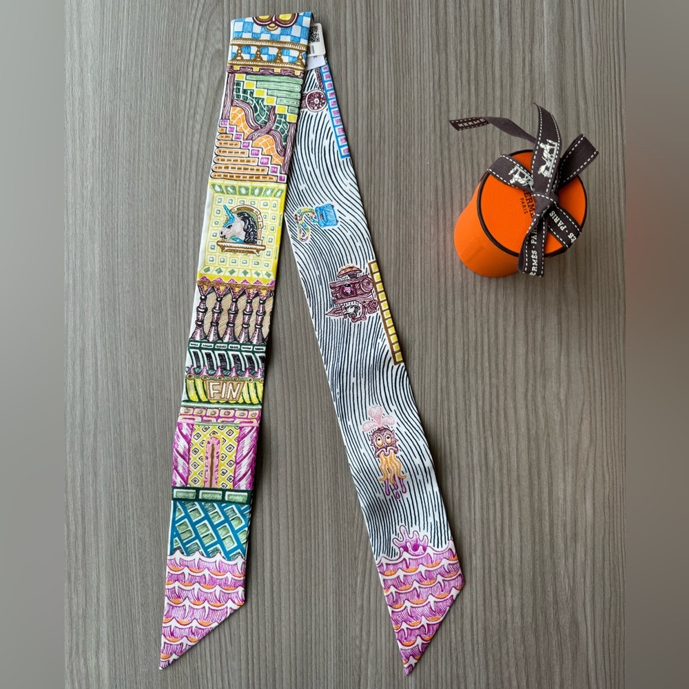 Hermes super silk quest twilly